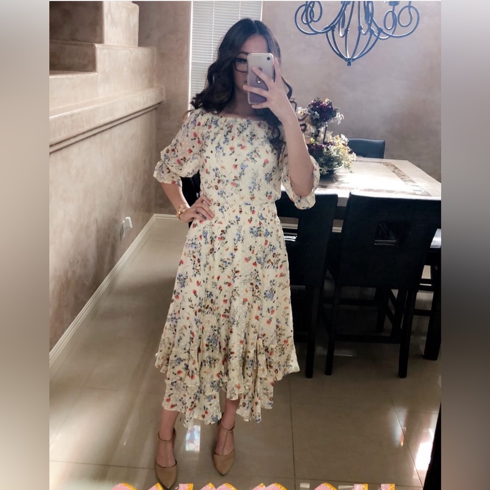 Size small. Modest dress. Flowers. Dinner Dress. Church Dress. Creamy Yellow